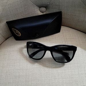 RAY-BAN 4216 Women's black Sunglasses